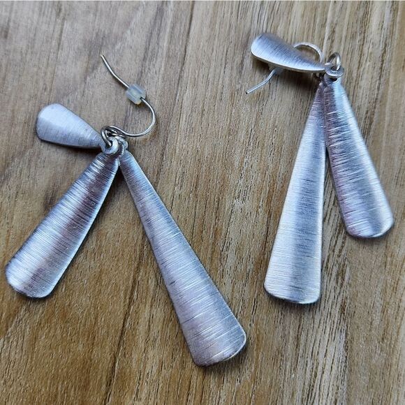 🩵Premier "Beach Glass" Silver Plated Dangling Earrings - Picture 7 of 7